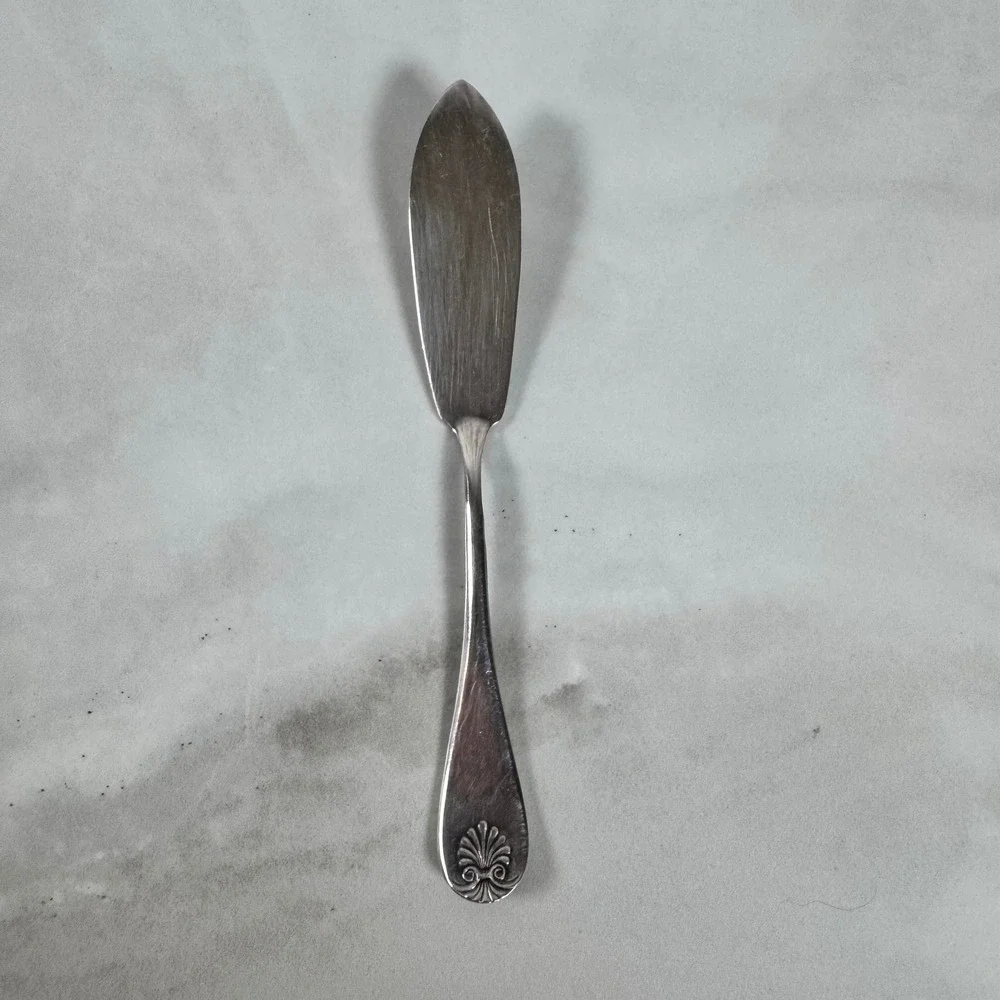 Vintage Oneida W.M. A. Rogers A1 Silver Plated Master Butter Knife Shell Pattern